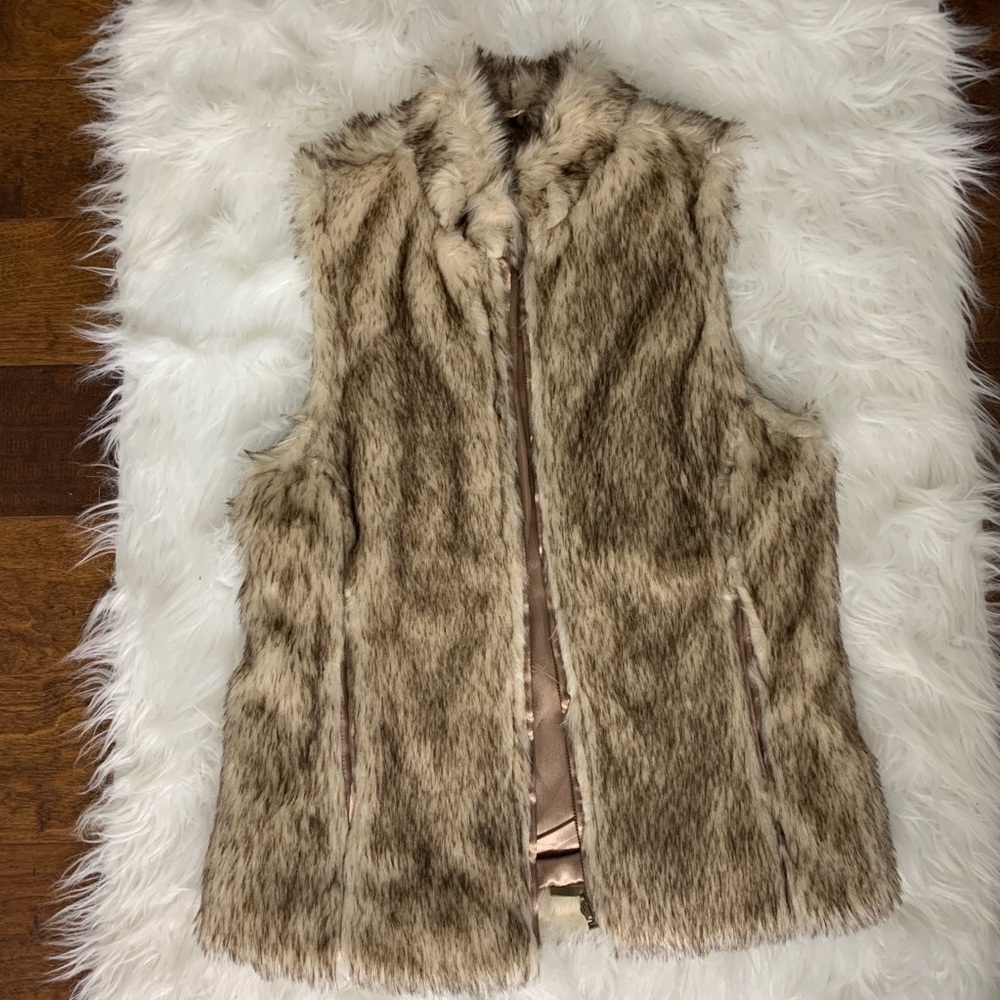 Cute furry vest from Charlotte Russe 🌼